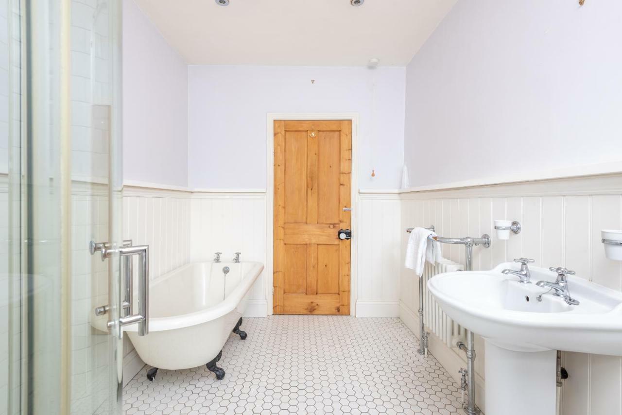 Charming Base For 5 Near Bishy Rd Pass The Keys Apartment York Bagian luar foto