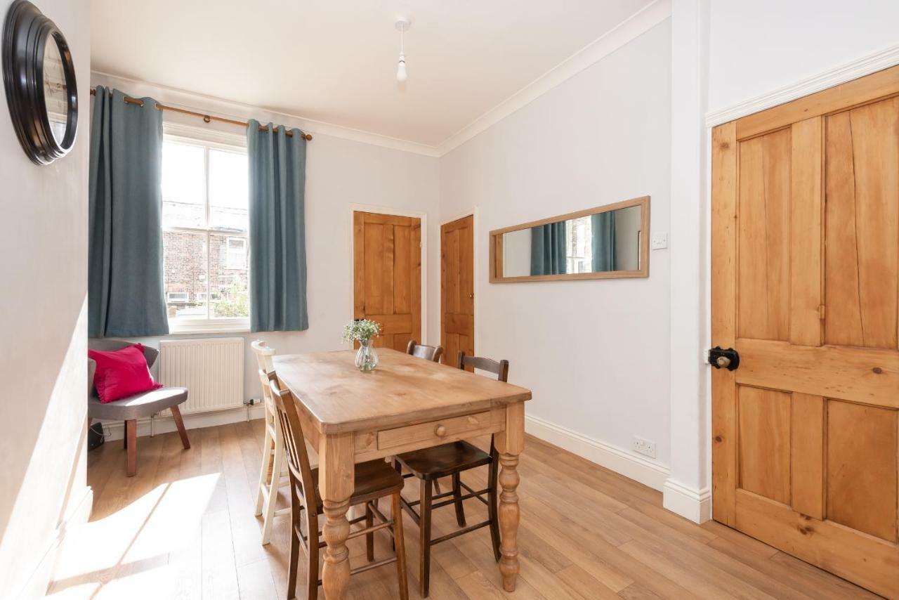 Charming Base For 5 Near Bishy Rd Pass The Keys Apartment York Bagian luar foto