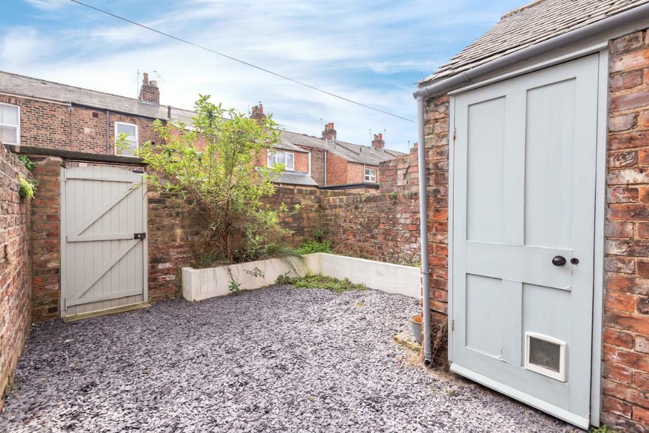 Charming Base For 5 Near Bishy Rd Pass The Keys Apartment York Bagian luar foto