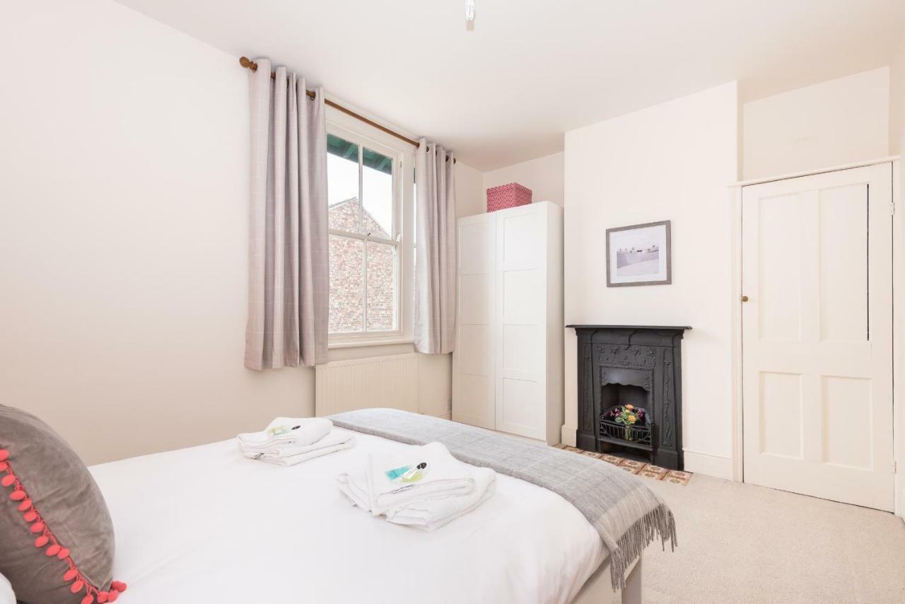 Charming Base For 5 Near Bishy Rd Pass The Keys Apartment York Bagian luar foto
