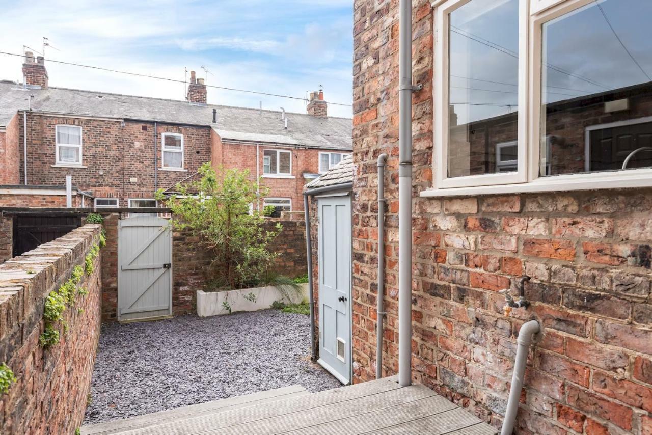 Charming Base For 5 Near Bishy Rd Pass The Keys Apartment York Bagian luar foto
