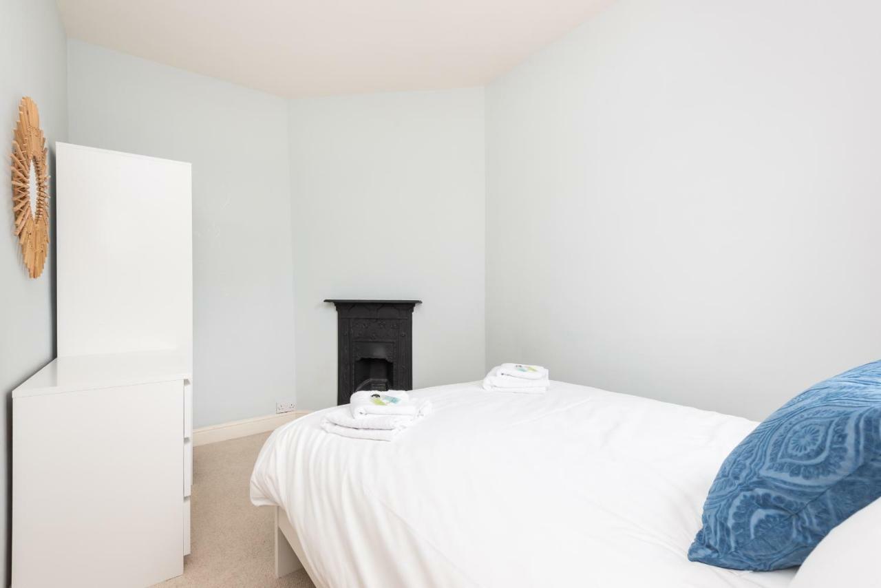 Charming Base For 5 Near Bishy Rd Pass The Keys Apartment York Bagian luar foto