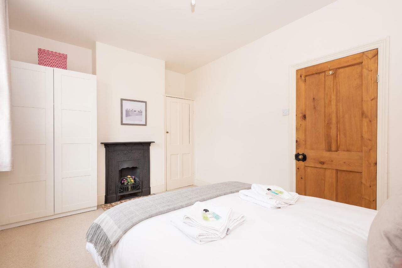 Charming Base For 5 Near Bishy Rd Pass The Keys Apartment York Bagian luar foto