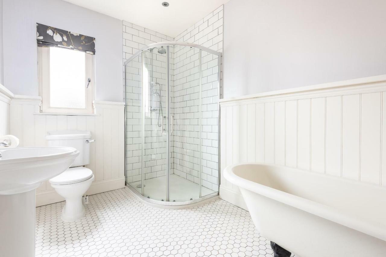 Charming Base For 5 Near Bishy Rd Pass The Keys Apartment York Bagian luar foto