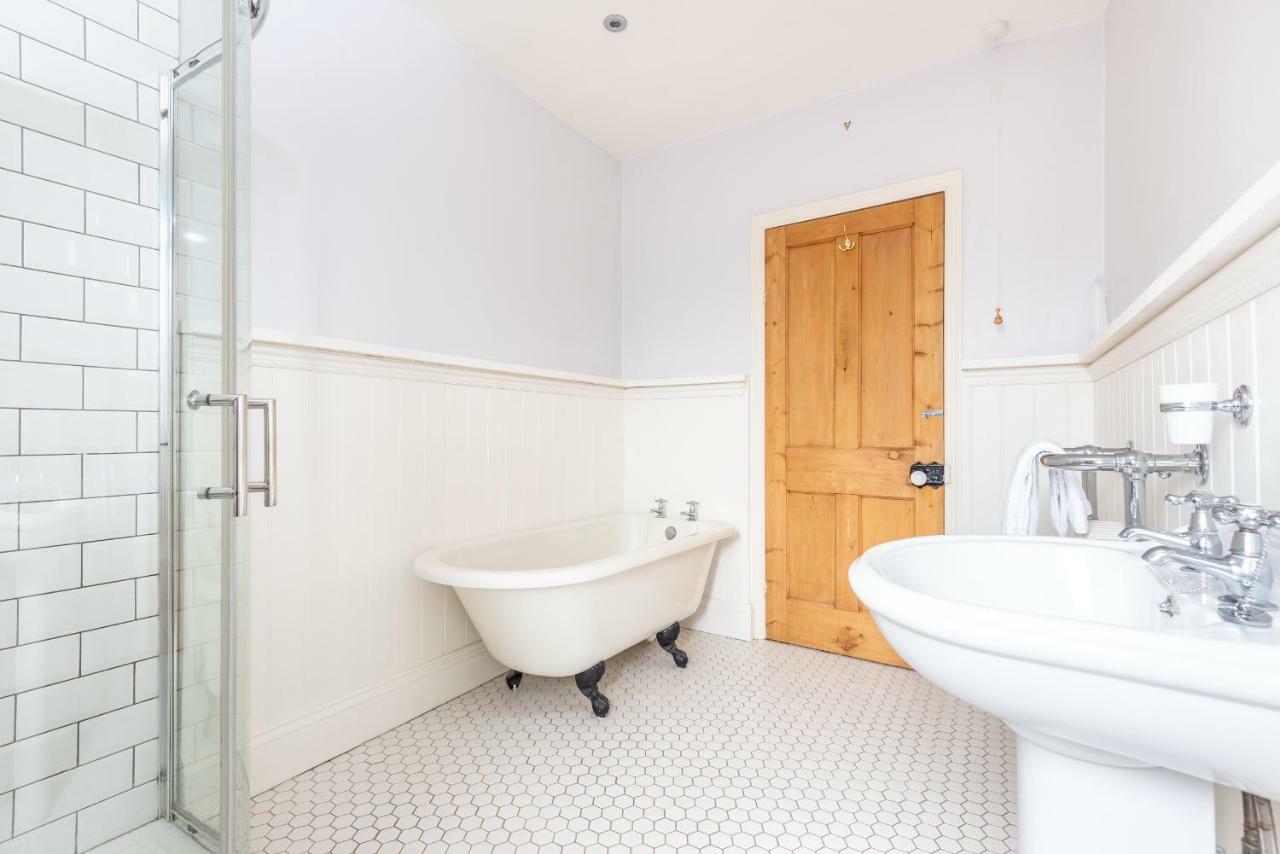 Charming Base For 5 Near Bishy Rd Pass The Keys Apartment York Bagian luar foto